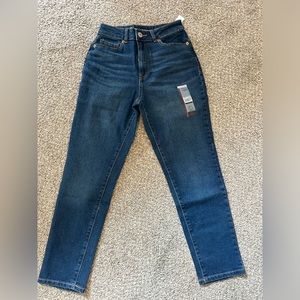 No Boudaries mom jeans